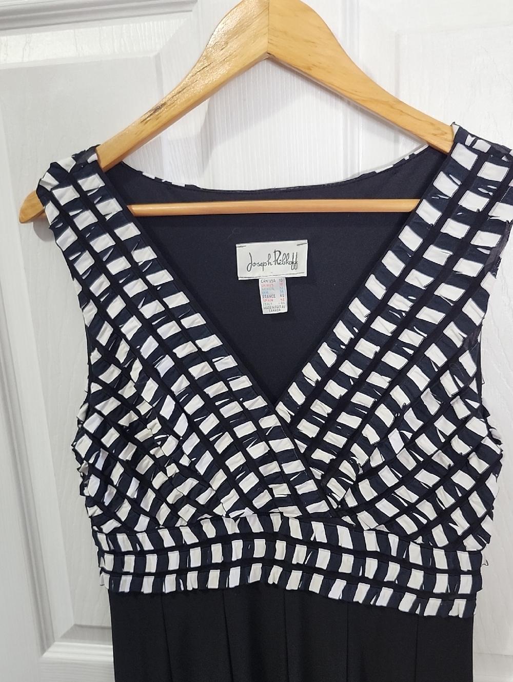 Joseph Ribkoff Black & White Sz 10 Sleeveless V-Neck Dress Fit&flare Flattering - Picture 4 of 7